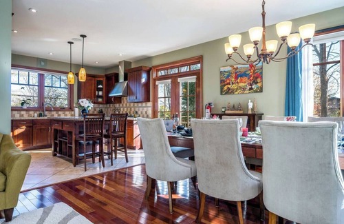 Craigleith Ski Chalet | Shale Beach House - 5 minutes drive to Blue Mountain Village!