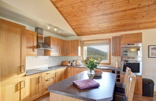 Outer Hebrides Cottage | SHALOM COTTAGE, pet friendly, luxury holiday cottage in Leverburgh
