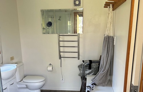 Kimbolton House | Shambhala Cosy Kimbolton Tiny house and gardens