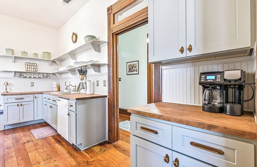 Galveston House | Shamrock Sea Bungalow-Historic East End Home sleep 10 Guests-UTMB,Strand, Beach