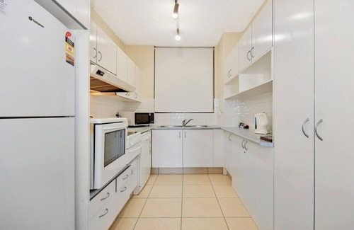 Alexandra Headland Apartment | Shandelle Unit 6 - Superior Ocean Views!