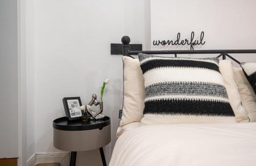 Xuhui Apartment | Shanghai Hills&Well-time Family Homestay Fuxing 3 Bedrooms Near Line 1 Changshu rd and Near Jing'an Temple