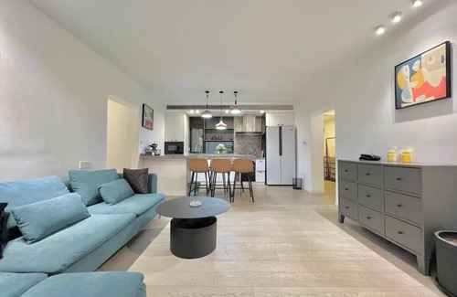 Jing'an Apartment | Shanghai Jing'an Temple Quality 3 BR Alarming and quiet Commercial area