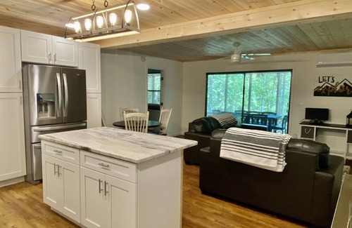 Helen House | Shangri-La Cabin your mountain top Utopia