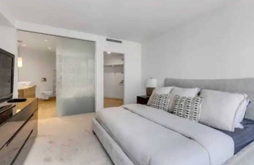 Coal Harbour Apartment | Shangri-la : Luxury 2-Bedroom DT