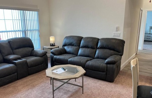 Tavares Condo | Shantiniketan B 12 /2112 /50 minutes to the Disney 2 mile to down town Tavares.