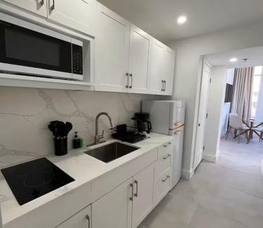 South of Fifth Apartment | Shaomi South Beach