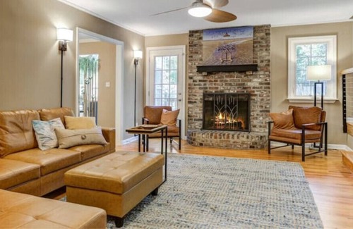 Summerville House | Share-in Dipity Refined 4 bedroom house w/ a pool
