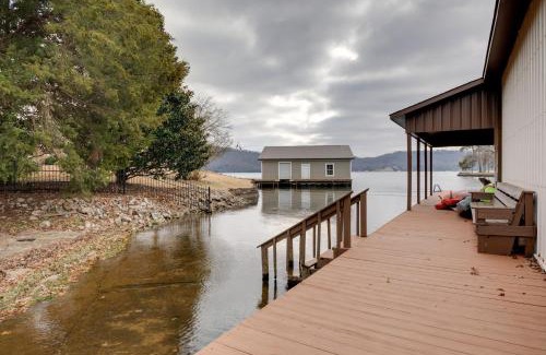 Guntersville Apartment | Shared Boat Dock Lake Guntersville Hideaway!