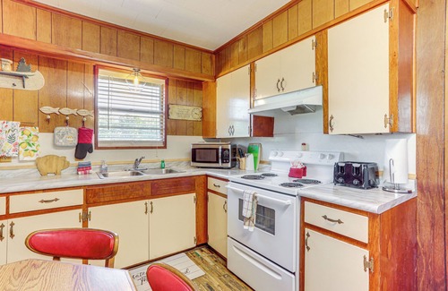 Greers Ferry House | Shared Dock & Yard: Greers Ferry Lake Home!