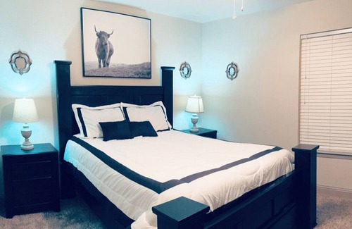 Bedford House | Shared (I live here) remodeled home with private bedroom + bathroom near airport