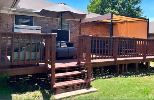 Bedford House | Shared (I live here) remodeled home with private bedroom + bathroom near airport