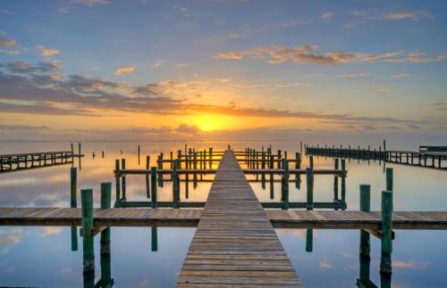 Flour Bluff House | Shared Pool w Bay Views Boat Dock Fishing Big Slough by AvantStay