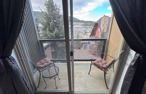Kellogg Condo | 🗻🚵 Shared Roof Top Hot tub @ Silver Mtn 🥾 🏄♂️ en suite also listed