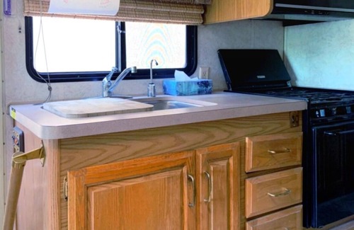 Sunset Park House | Shared RV - 5 min from Santa Monica Pear
