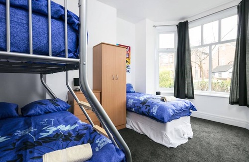 Chorlton-cum-Hardy House | Shared Short Term Let South Manchester