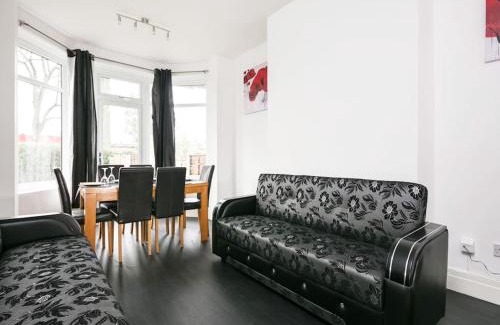 Chorlton-cum-Hardy House | Shared Short Term South Manchester Accommodation
