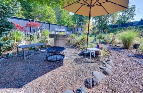 Port Angeles Apartment | Shared Yard Apt 2 Mi to Port Angeles City Pier