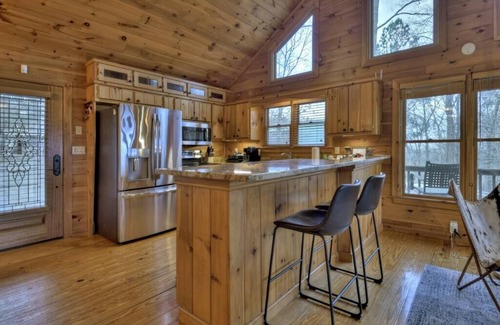Necowa Cove Cabin | Sharin-A-Lakeview | Free Night Offer!