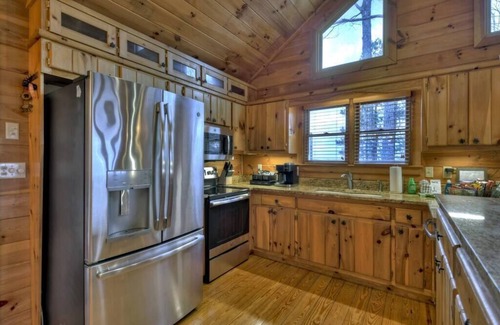 Necowa Cove Cabin | Sharin-A-Lakeview | Free Night Offer!