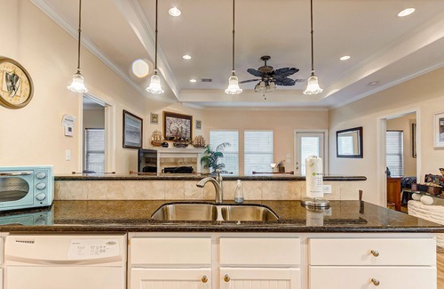 Gilchrist House | SharkyFin's II - a comfy, 3 bedroom, 3 bath home that sleeps 9.