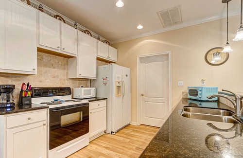 Gilchrist House | SharkyFin's II - a comfy, 3 bedroom, 3 bath home that sleeps 9.