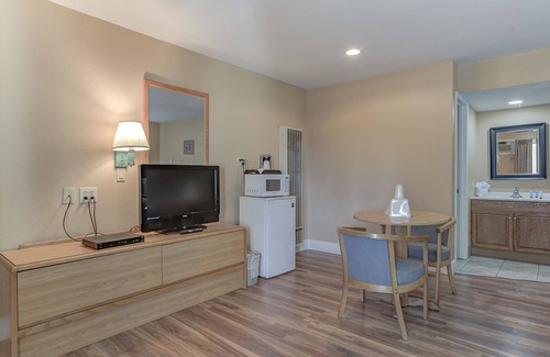 Burney Hotel | Shasta Pines Motel & Suites