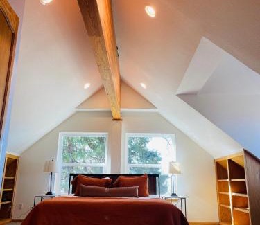 Dogwood Mountain House | Shaver Lake, 4 BDR HOT TUB Misty Mountain Retreat