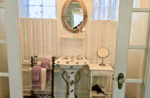 Ferndale Bed & Breakfast | Shaw House Inn
