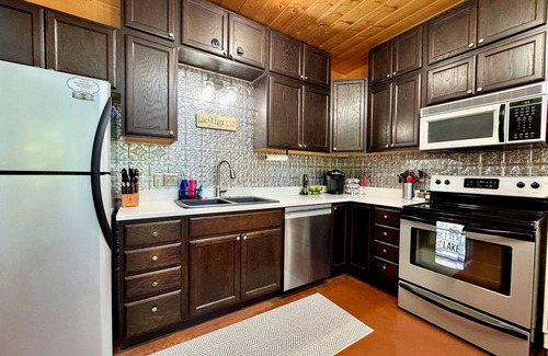 Marion House | Shawnee Overlook - Home + 2 Cabins