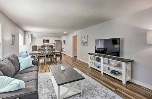 Sheboygan Apartment | Sheboygan Getaway w/Yard: 1 Mi to Lake Michigan