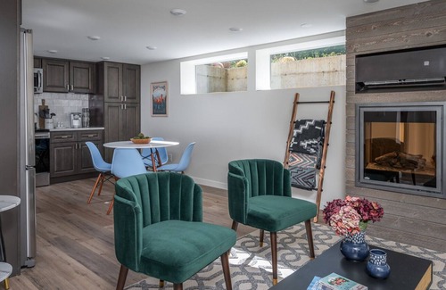 Concordia House | Sheek Brand new 3 bedroom place, in the heart of the Alberta Arts District