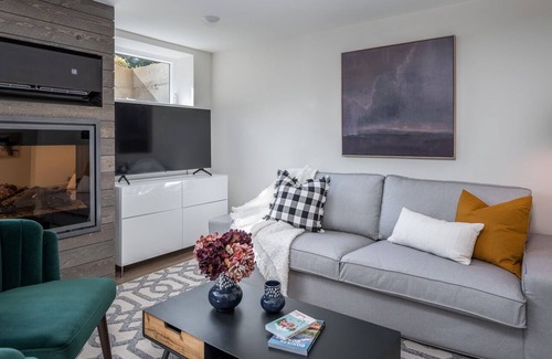 Concordia House | Sheek Brand new 3 bedroom place, in the heart of the Alberta Arts District