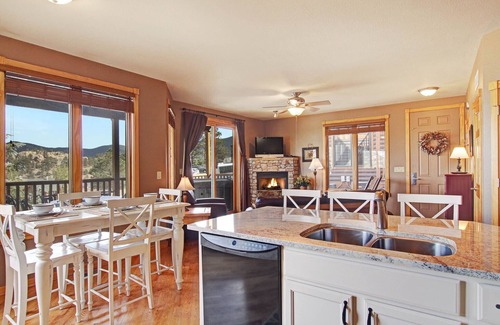 Estes Park Condo | Sheep Mountain 20B - 2 Br Condo with Private Hot Tub - Mountain Views