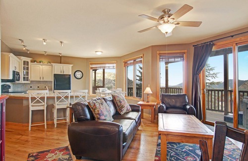 Estes Park Condo | Sheep Mountain 20B - 2 Br Condo with Private Hot Tub - Mountain Views