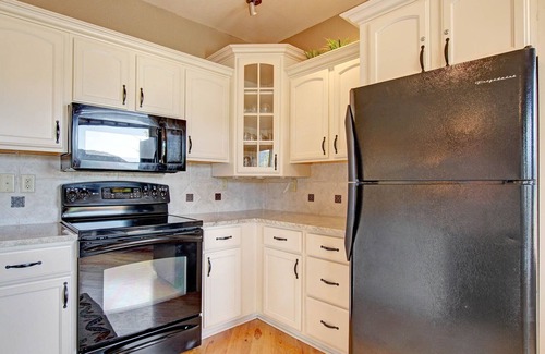 Estes Park Condo | Sheep Mountain 20B - 2 Br Condo with Private Hot Tub - Mountain Views