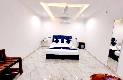 Kanoi Hotel | Sheesh Mahal Desert Camp