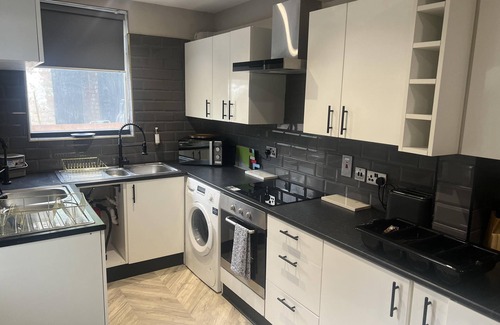 Sheffield House | Sheffield Sanctuary - 4 Bedroom House