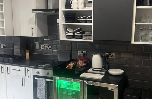 Sheffield House | Sheffield Sanctuary - 4 Bedroom House