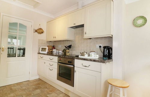 Penryn Cottage | SHEILA'S COTTAGE, pet friendly, with open fire in Penryn