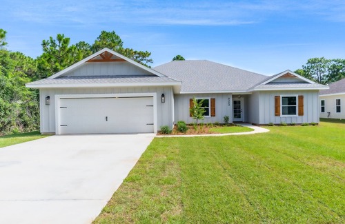 Navarre House | Shelluva Good Time - 3 King Beds 8 Min to Beach
