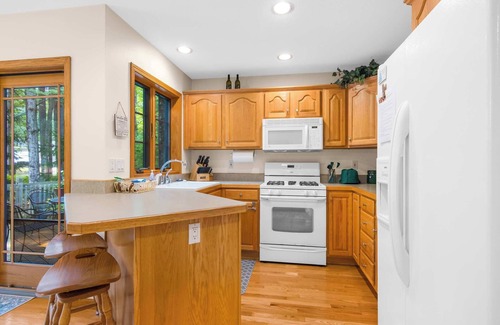 Rapid City House | Shellway Cottage | Walk to Torch Lake