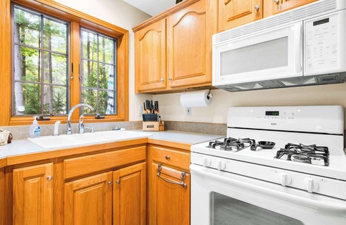 Rapid City House | Shellway Cottage | Walk to Torch Lake