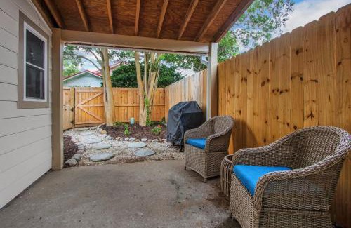 Mount Pleasant House | Shem Creek Retreat by AvantStay 10 Mins to Downtown Charleston Yard Patio