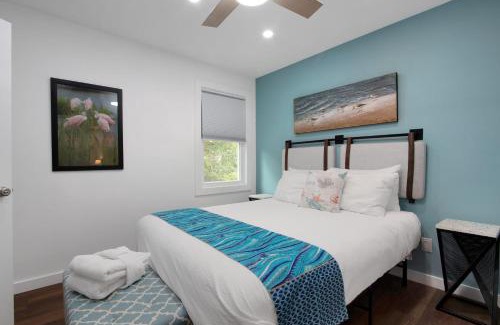 Mount Pleasant House | Shem Creek Retreat by AvantStay 10 Mins to Downtown Charleston Yard Patio