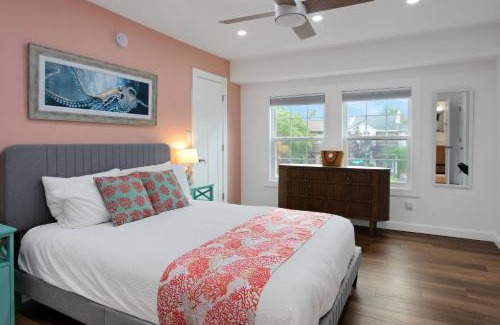 Mount Pleasant House | Shem Creek Retreat by AvantStay 10 Mins to Downtown Charleston Yard Patio
