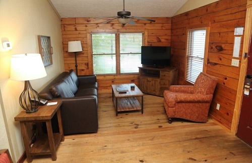 Gordonsville Cabin | Shenandoah Crossing™ - 2 Bedroom 1 Bath Deluxe Cabin