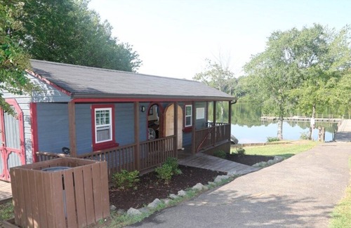 Gordonsville Cabin | Shenandoah Crossing™ - 2 Bedroom Cabin