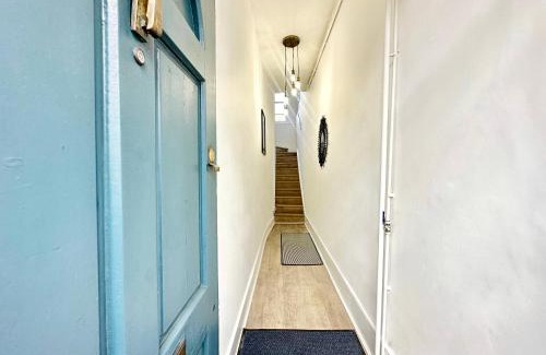 Askew Apartment | shepherd Bush Beautiful Family Apartment