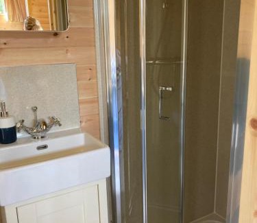 Banbury Other | Shepherd's Huts in Barley Meadow at Spring Hill Farm